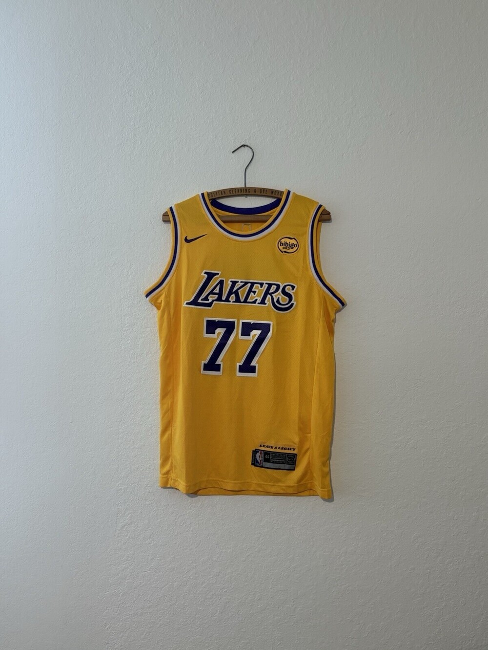 Nike Luka Doncic #77 Los Angeles Lakers Swingman Jersey Size Men’s 44 Medium